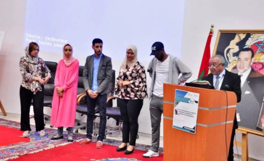 Étudiants travaillant sur des projets innovants